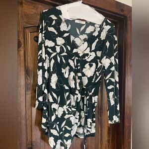 BEACON: Brand NEW Jai 3/4 Sleeve 
Knit Top Green/white never worn/tags attached